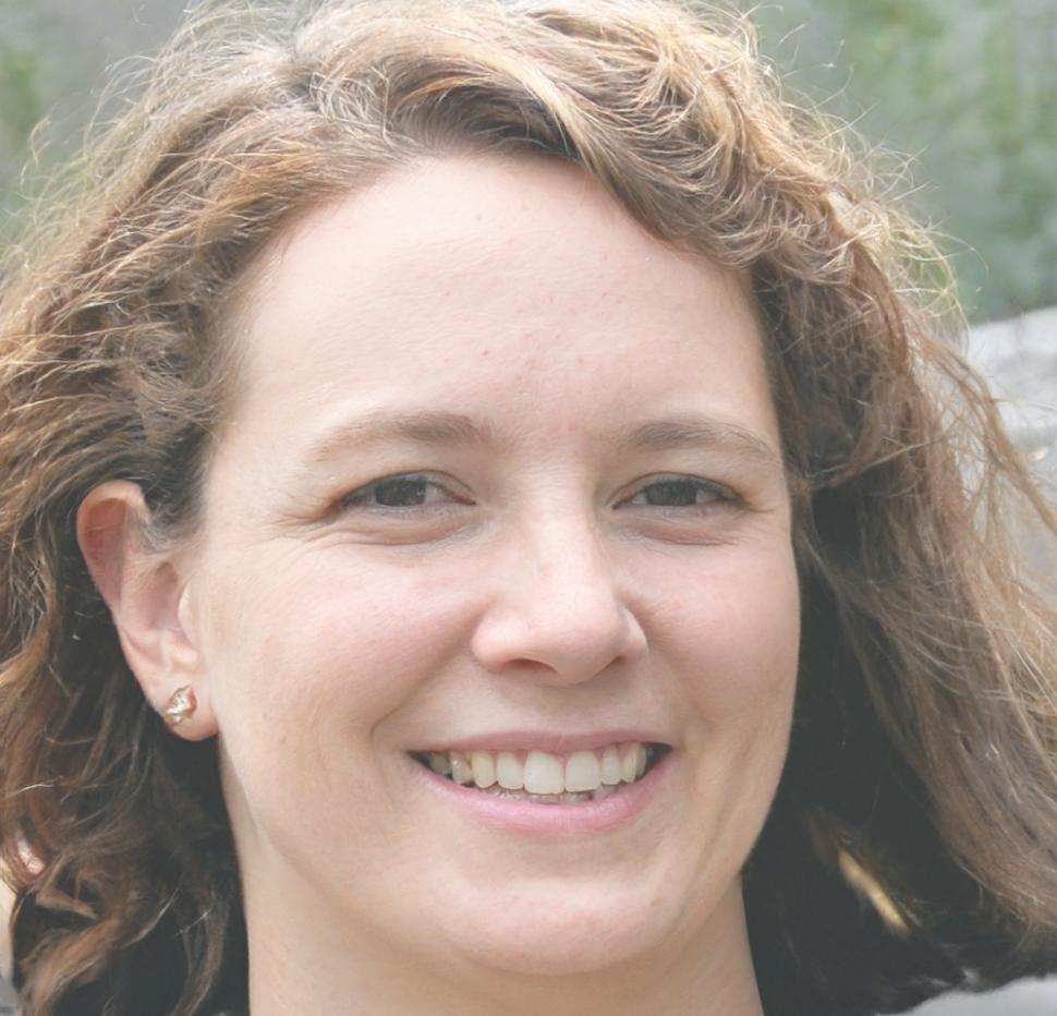 Astrid Brenner, Leitende Finanzanalystin bei varinoxelya